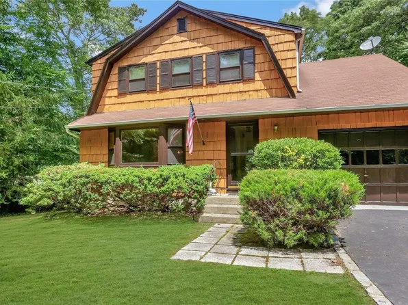 23 Brookfield Road, Northport, NY 11768