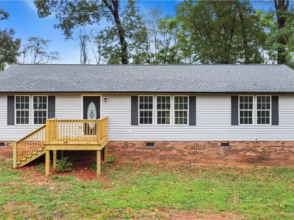 1030 Blue Dan Ln, Yadkinville, NC 27055