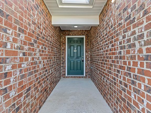 3rd image of 13 Whisperwood Ln