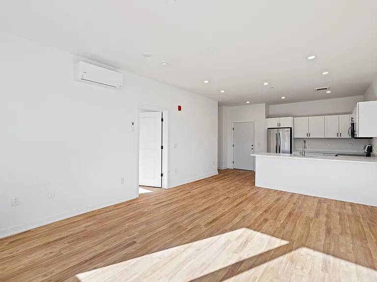 1309 Cambridge — Photo 45