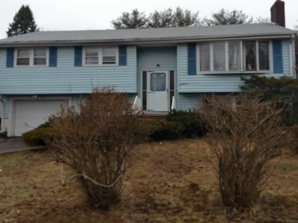 62 Carlisle St, Brockton, MA 02302