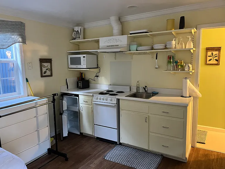 ADU Kitchenette (not part of the Main House)