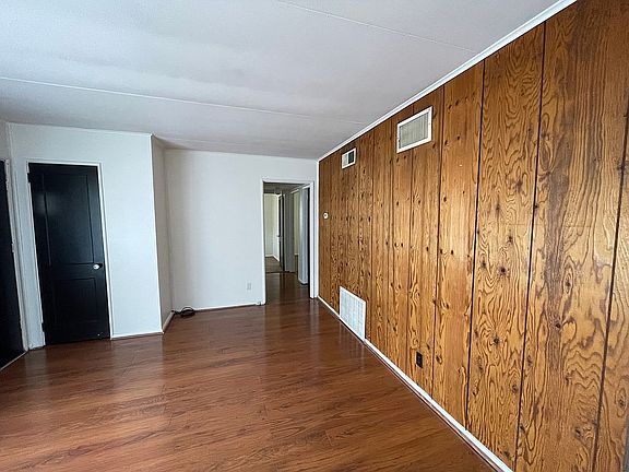 2nd image of 106 Fleetwood Ct