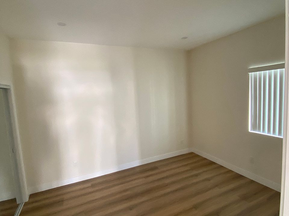 1st image of 1610 N Kingsley Dr #1/2