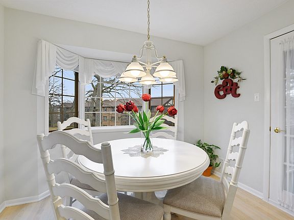 Breakfast Nook - Leads to Screened Balcony