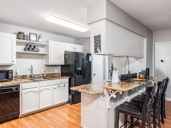 3rd image of 3701 French Wood Dr
