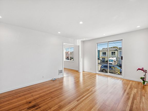 3rd image of 2127 43rd Ave