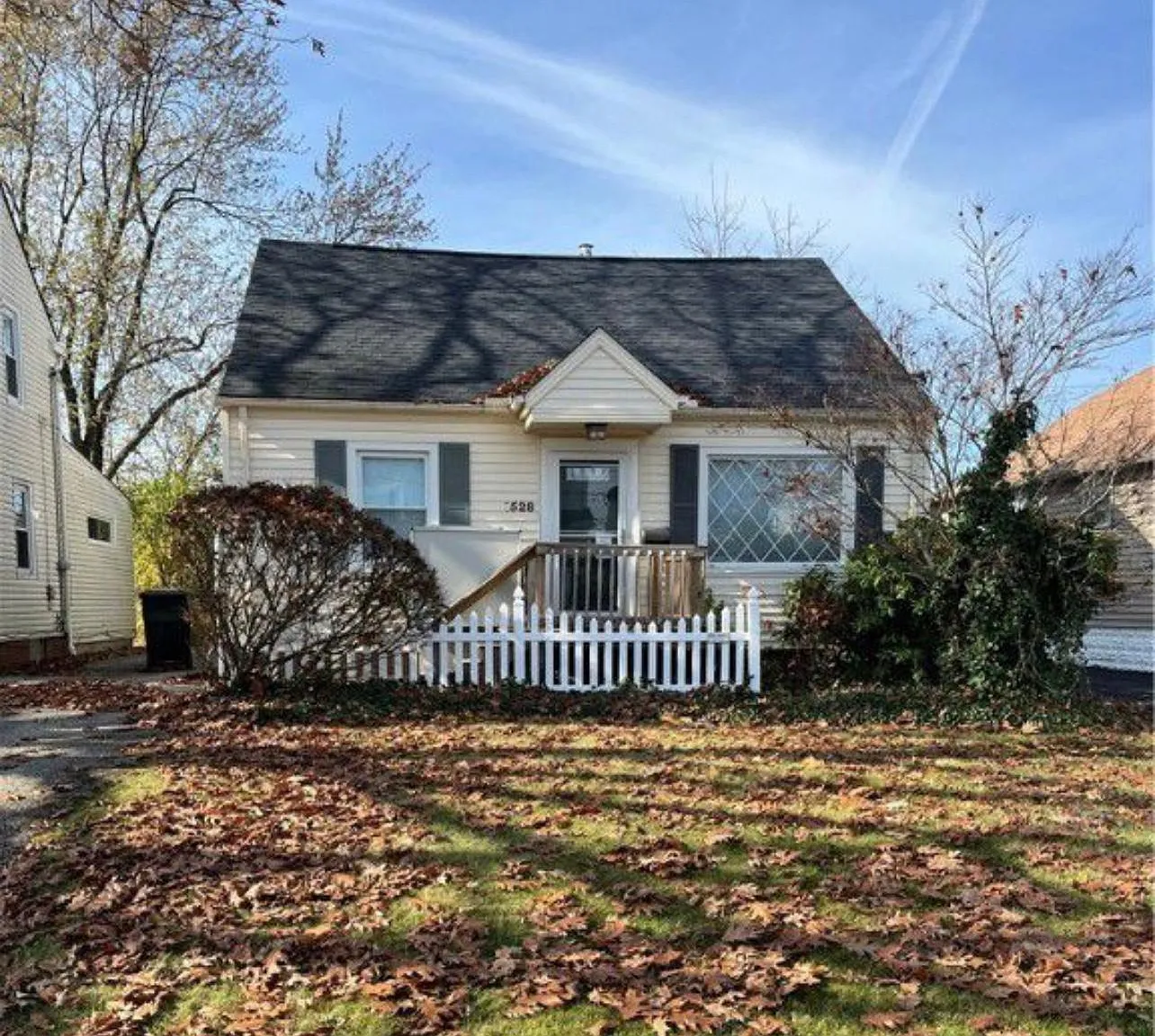 1528 Woodrow Ave — Photo 1