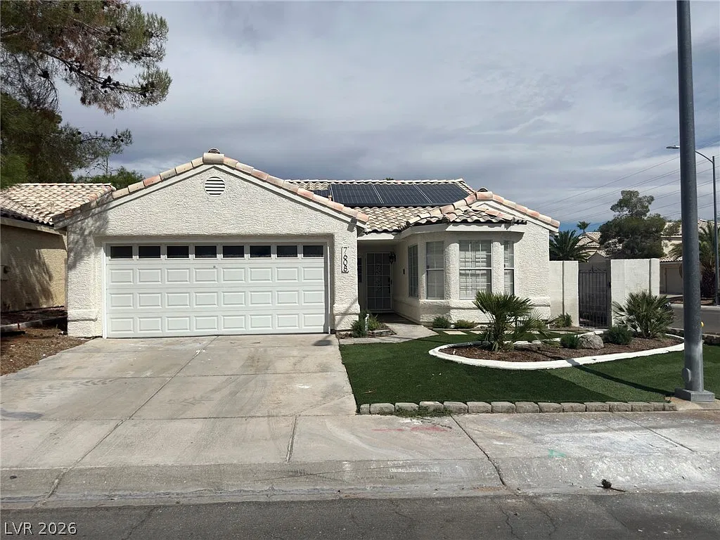 2 bed, 2.0 bath, 1197 sqft, $2,275 — Photo 2