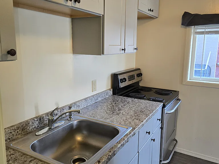 601 W Division St #C — Photo 3