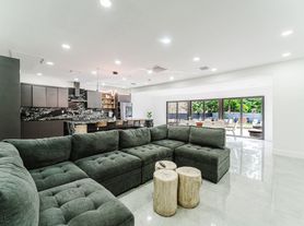 112 NW 53rd St, Miami, FL