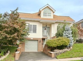 380 Washington Ave, Rutherford, NJ 07070