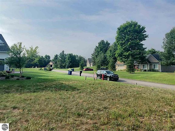 4th image of 95 Farm Ln