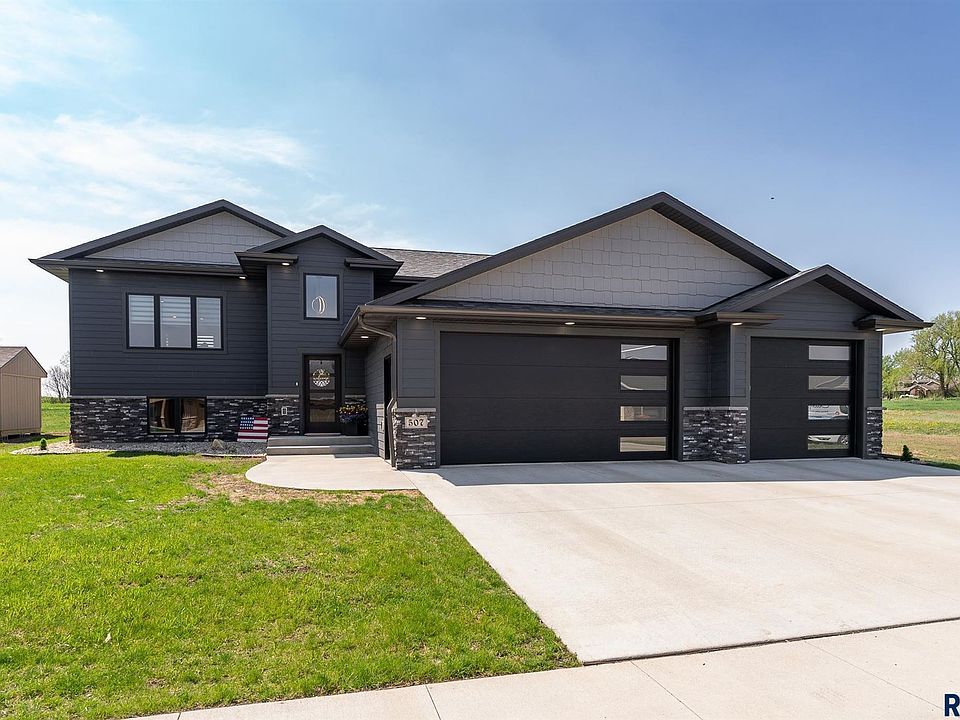 507 Ash Creek Dr, Beresford, SD 57004 Zillow