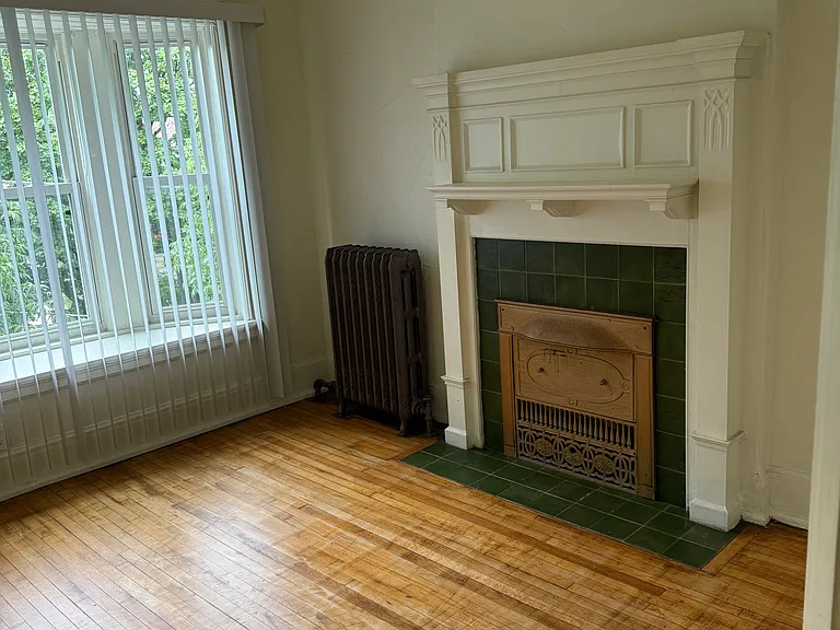 619 E Pleasant St — Photo 3