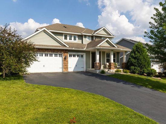 8795 Bellevue Ct, Chanhassen, MN 55317