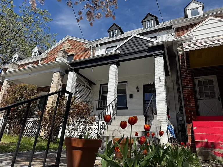437 Ingraham St NW — Photo 1