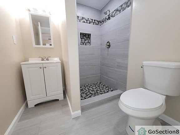 5th image of 2912 E 18th St #2920