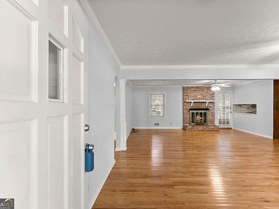5th image of 1212 Stephens St SW