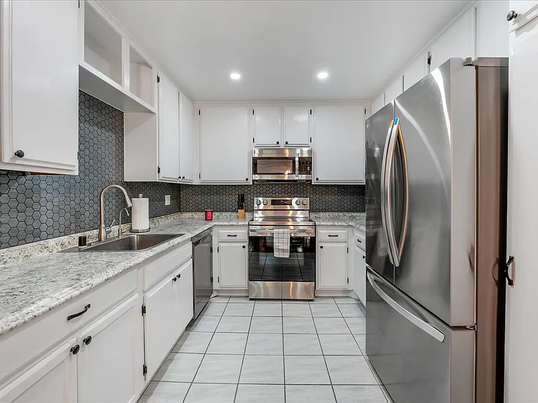 6747 Friars Rd #113 — Photo 37