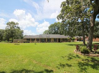 410 W Pineshadows Dr, Sour Lake, TX 77659