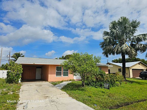 2nd image of 1297 SE Petunia Ave