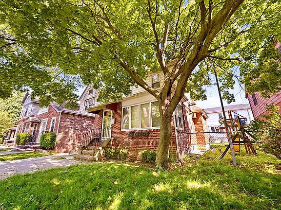 3rd image of 4010 Quentin Rd #1