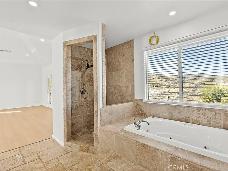 1138 Lakeview Dr — Photo 50