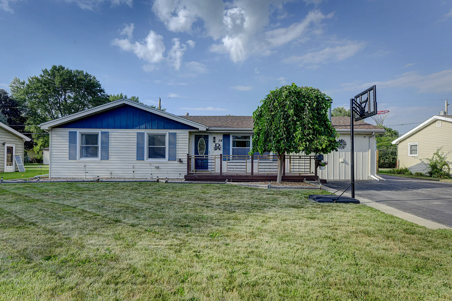 54 Dennison Dr photo 1