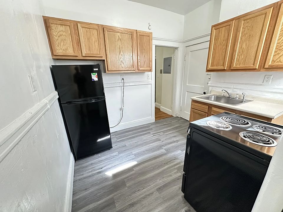 1st image of 15 Egremont Rd APT 2