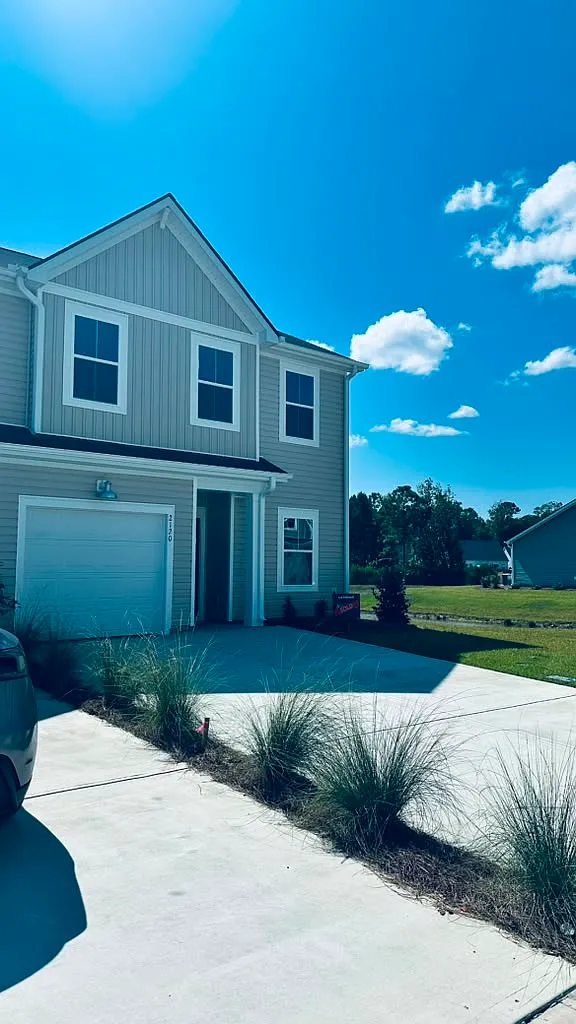 4 bed, 1965 sqft, $1,850 — Photo 1