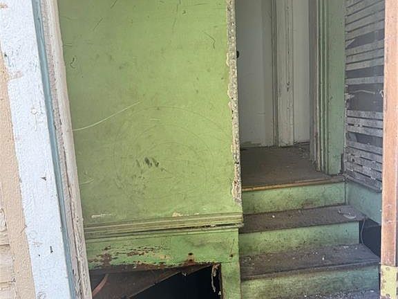 4th image of 809 Faulkner Ave
