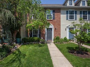 65 Chelsea Ct, Franklin Park, NJ 08823