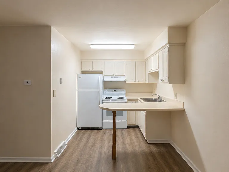 2527 Winthrop Ave SW #6 — Photo 4