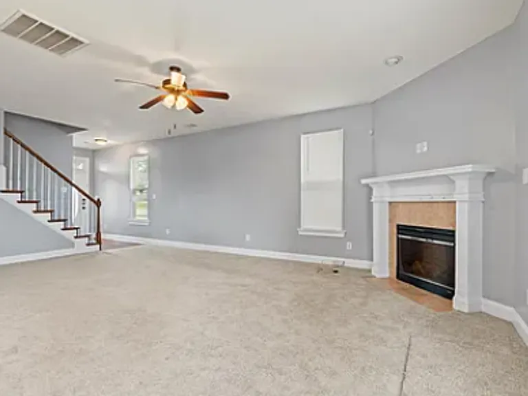 632 Dunrobin Ln — Photo 6