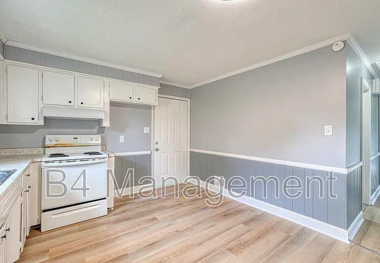 835 Archer Rd — Photo 6