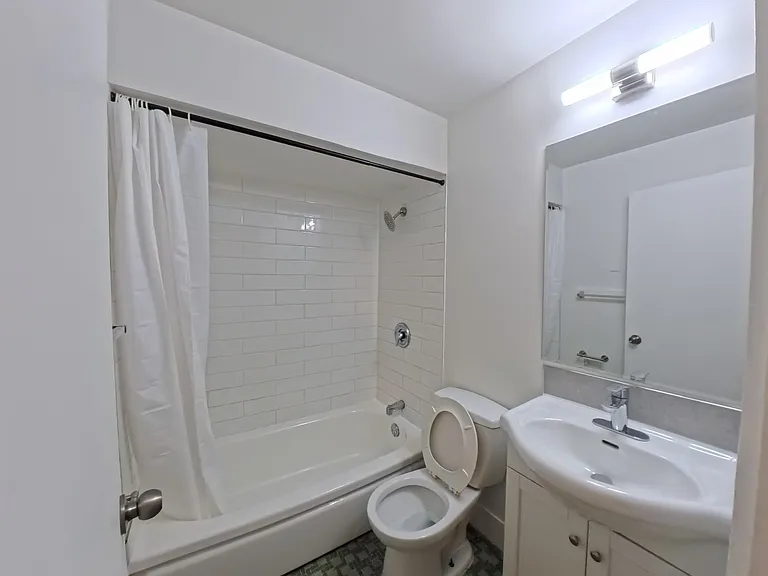 1540 Haro St #2B — Photo 13