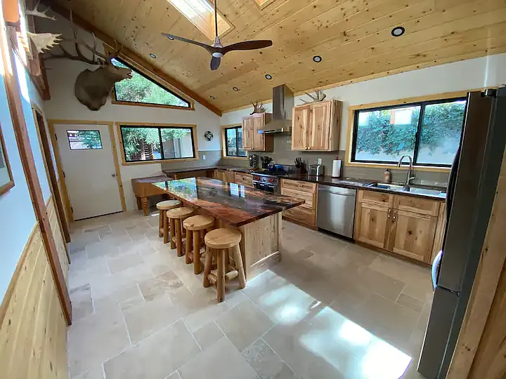 2 bed, 1200 sqft, $5,000 — Photo 3