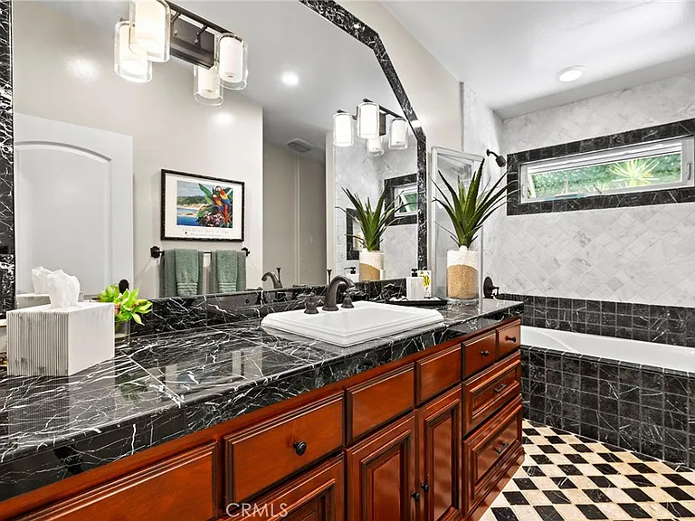 1106 Skyline Dr #1 — Photo 10