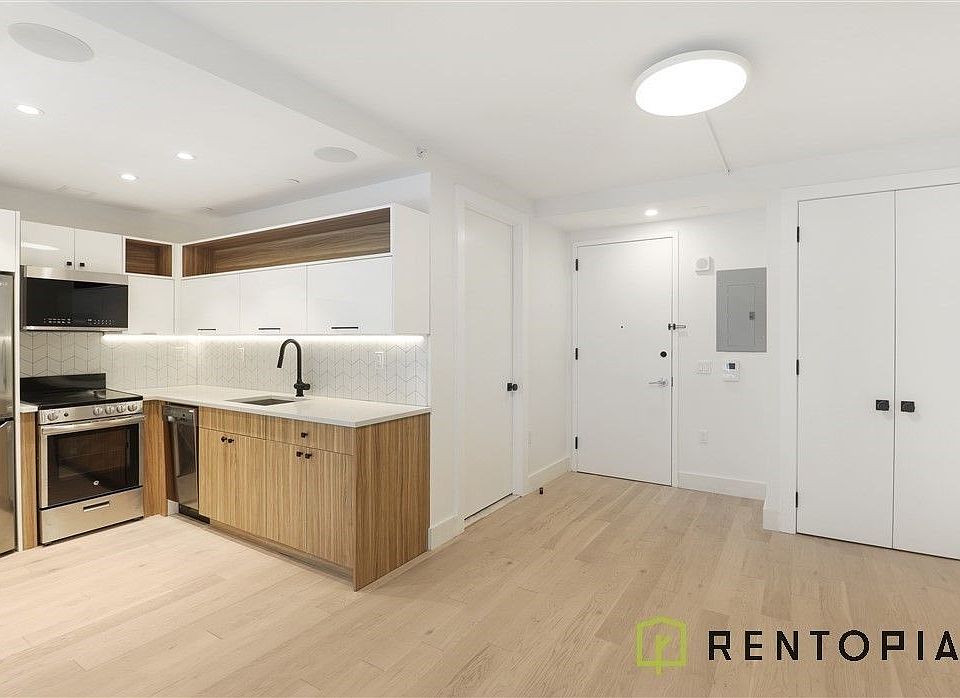1st image of 58 W 125th St #706