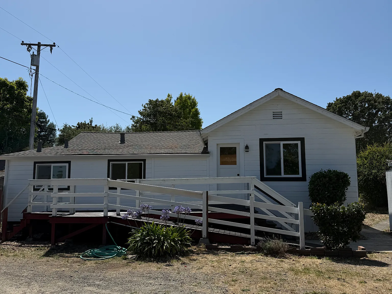 1975 Cooper Rd — Photo 2