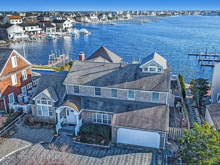 323 Cove Dr — Photo 7