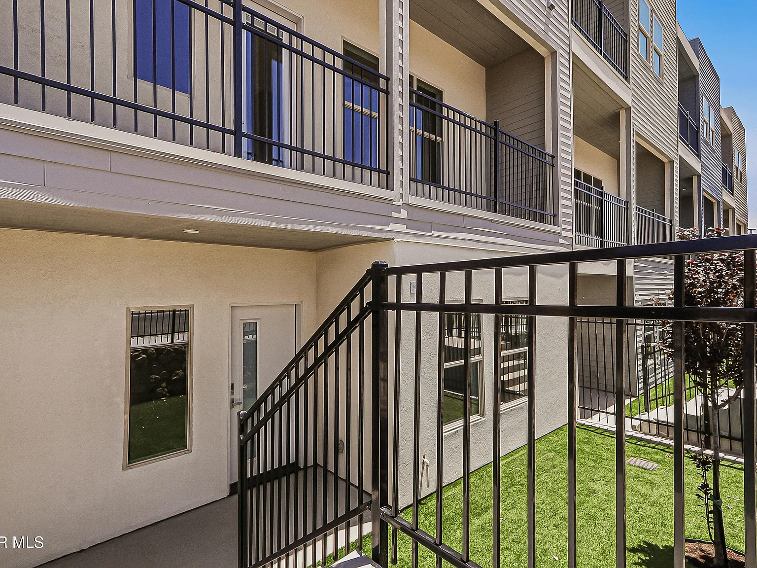 201 Desert Pass St — Photo 1