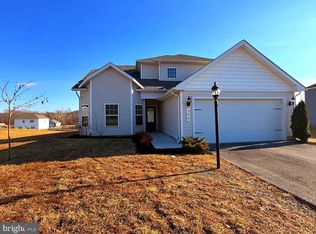 300 Headwaters Dr, Falling Waters, WV 25419