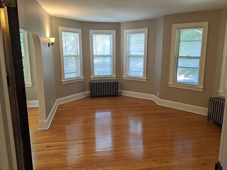 123 S Main Ave — Photo 2