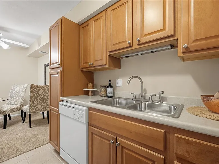 Beau Jardin Apartments — Photo 8