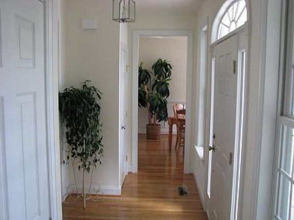 5th image of 247 Harris Ave