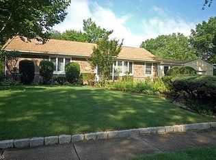 10 Radburn Rd, Glen Rock, NJ 07452