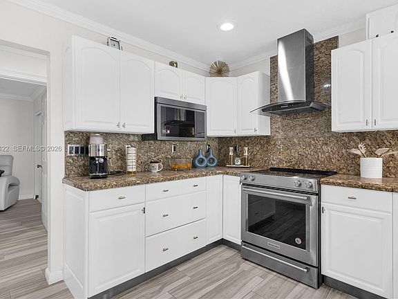 4th image of 1716 SW 136th Pl