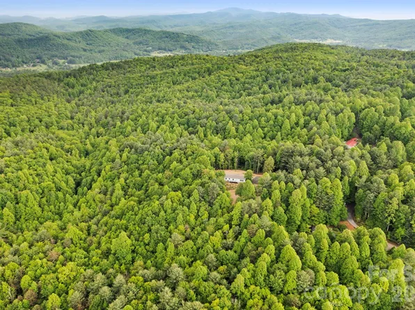 9999 Kira Ln #4-5-3, Hendersonville, NC 28739